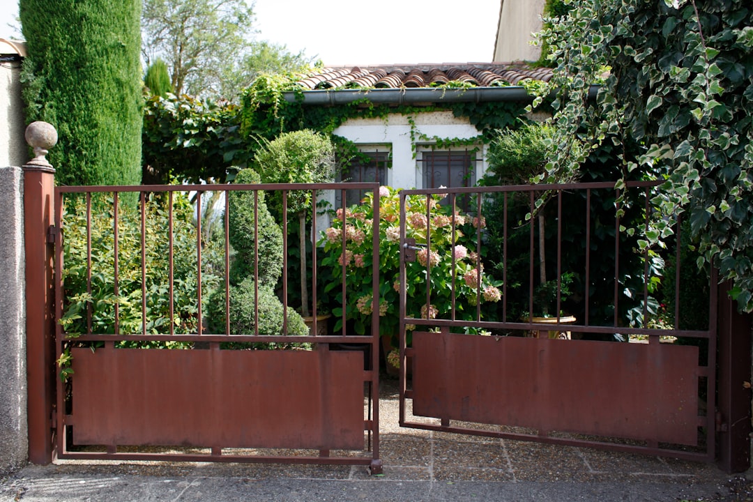 Metal gate installation in Mount Pleasant, SC
